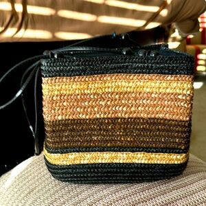 Straw purse in black and browns